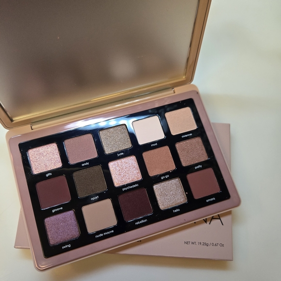NWT Natasha Denona Retro Palette - Picture 2 of 9